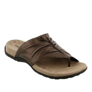 Taos sandals size 10